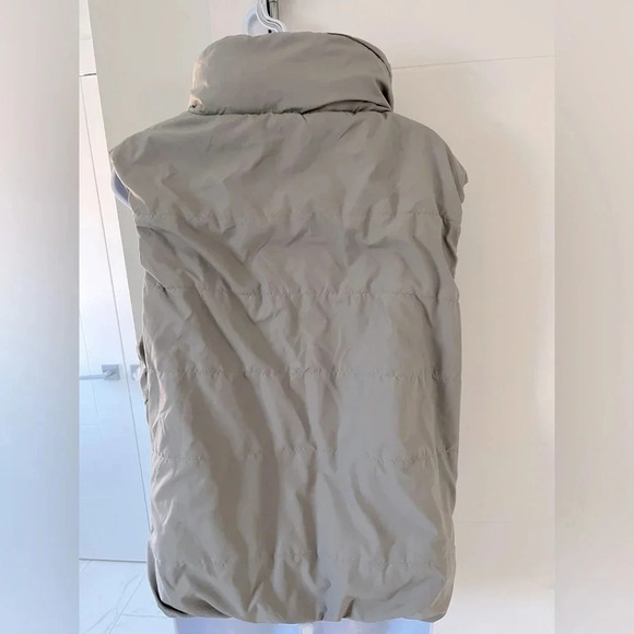 Bench/ Light grey vest/ Hidden zippered hood/ Size US X/L - Picture 4 of 16